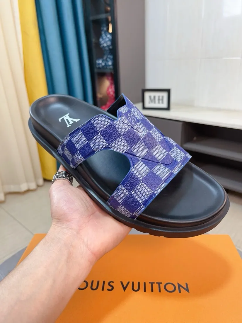 Men's shoes💰300🌹🌹【LV】Multi-color new men's slippers, original top-quality version, original special cowhide with pebbled embossing➕sheepskin on the inner and side, non-slip combination sole, more stable walking, more comfortable and lightweight, high-end and generous, size: 38~44